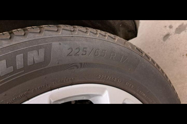 Ford Kuga 2.5 PHEV Titanium 225pk | Driver Assistance Pack | Winterpack | AGR Stoelen met half leder | Trekhaak Wegklapbaar | Michelin Cross Climate
