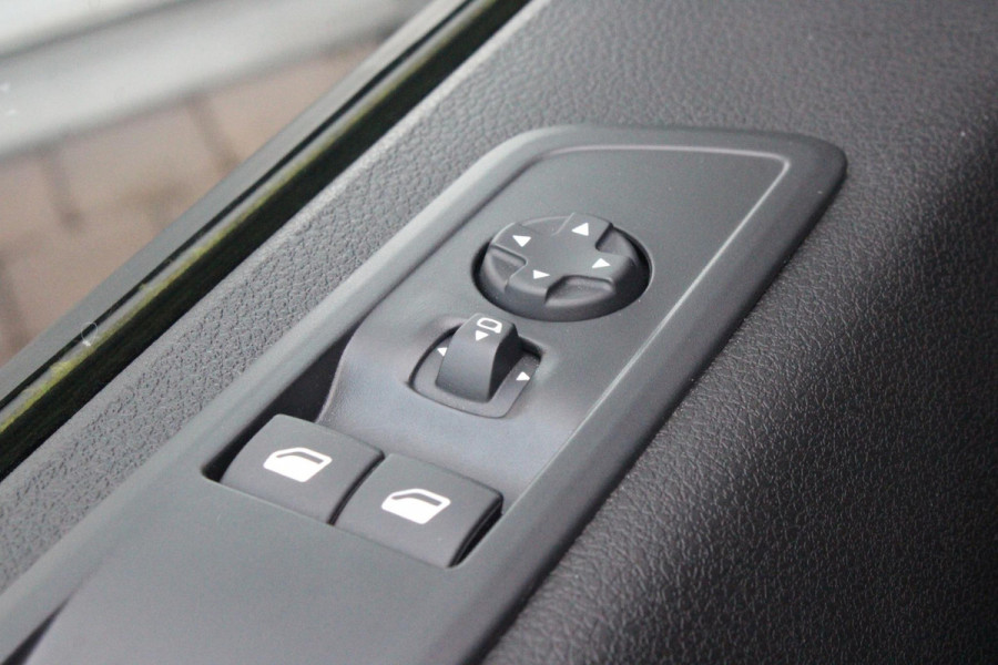 Peugeot e-Expert EV L2 75 kWh | NAVIGATIE 10" TOUCHSCREEN | ACHTERUITRIJ CAMERA | APPLE CARPLAY/ANDROID AUTO | PARKEERSENSOREN | CRUISE CONTROL | DAB+ RADIO | 3-ZITS | LAADRUIMTE PAKKET | PACK MODUWORK |