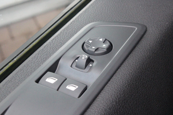 Peugeot e-Expert EV L2 75 kWh | NAVIGATIE 10" TOUCHSCREEN | ACHTERUITRIJ CAMERA | APPLE CARPLAY/ANDROID AUTO | PARKEERSENSOREN | CRUISE CONTROL | DAB+ RADIO | 3-ZITS | LAADRUIMTE PAKKET | PACK MODUWORK |