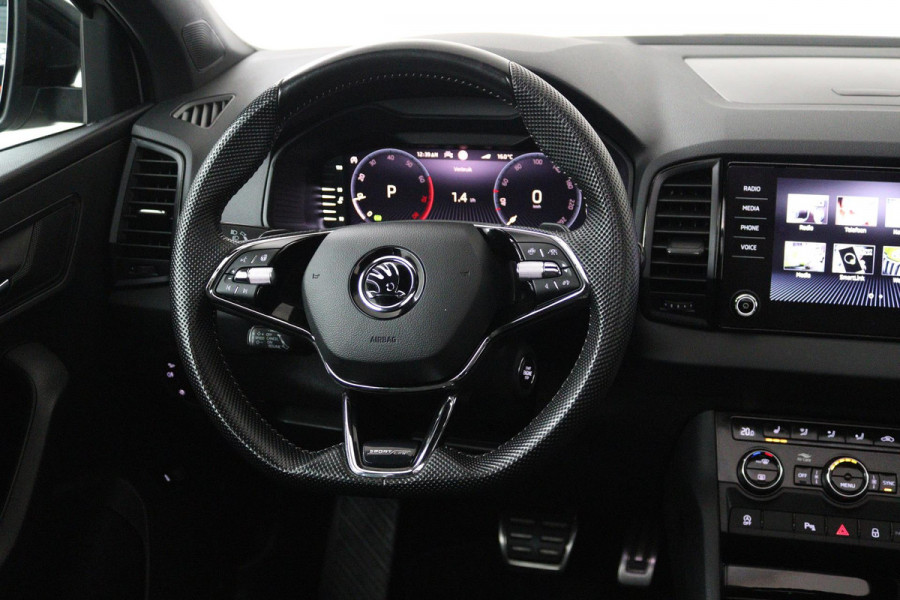 Škoda Karoq 1.5 TSI ACT Sportline Business (PANORAMADAK, STOEL-/STUURVERWARMING, ELEKT. TREKHAAK, ADAPTIVE CRUISE, CAMERA)