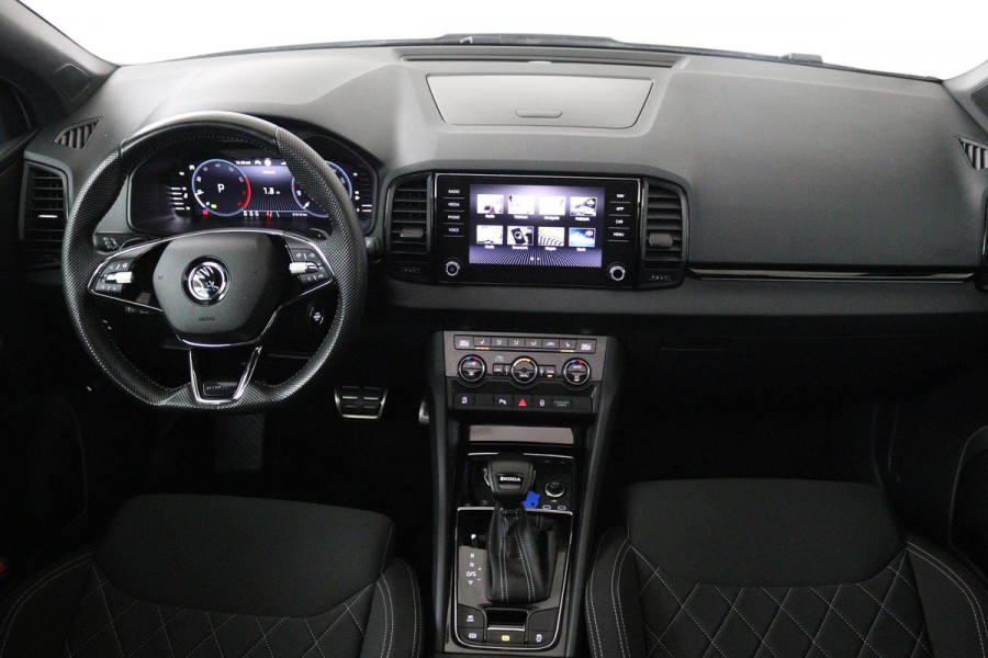 Škoda Karoq 1.5 TSI ACT Sportline Business (PANORAMADAK, STOEL-/STUURVERWARMING, ELEKT. TREKHAAK, ADAPTIVE CRUISE, CAMERA)