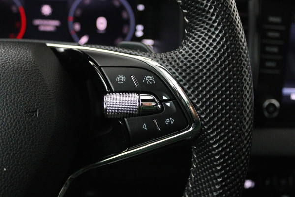 Škoda Karoq 1.5 TSI ACT Sportline Business (PANORAMADAK, STOEL-/STUURVERWARMING, ELEKT. TREKHAAK, ADAPTIVE CRUISE, CAMERA)