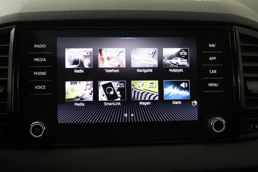 Škoda Karoq 1.5 TSI ACT Sportline Business (PANORAMADAK, STOEL-/STUURVERWARMING, ELEKT. TREKHAAK, ADAPTIVE CRUISE, CAMERA)
