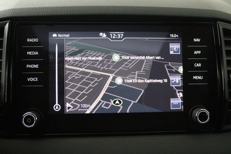 Škoda Karoq 1.5 TSI ACT Sportline Business (PANORAMADAK, STOEL-/STUURVERWARMING, ELEKT. TREKHAAK, ADAPTIVE CRUISE, CAMERA)