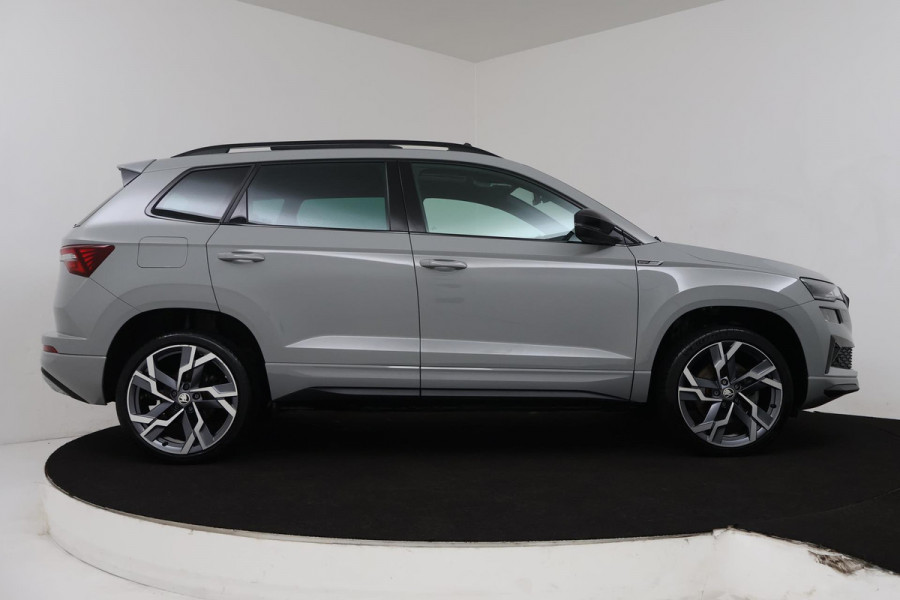 Škoda Karoq 1.5 TSI ACT Sportline Business (PANORAMADAK, STOEL-/STUURVERWARMING, ELEKT. TREKHAAK, ADAPTIVE CRUISE, CAMERA)
