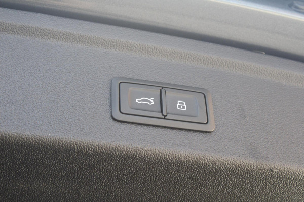 Audi A3 Sportback 45 TFSI e S ed. Comp. PANO | ACC| S-line | Park Ass. | Dode hoek | Stoel VW