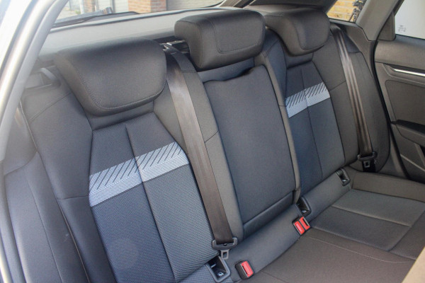Audi A3 Sportback 45 TFSI e S ed. Comp. PANO | ACC| S-line | Park Ass. | Dode hoek | Stoel VW