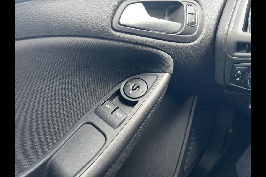 Ford FOCUS Wagon 1.0 Titanium | Stoelverwarming | Cruise control
