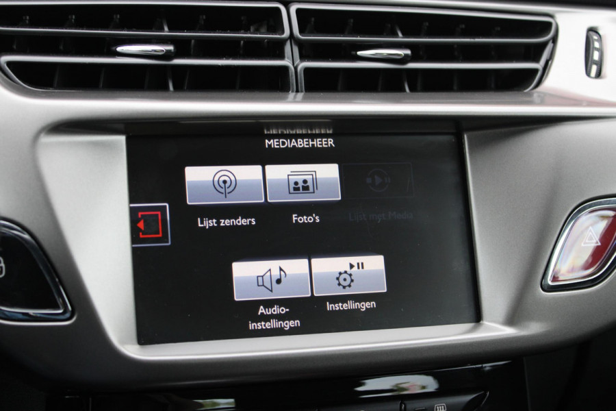 Citroën C3 1.2 82PK AUTOMAAT SELECTION | NAVIGATIE | CLIMATE CONTROL | CRUISE CONTROL | AIRCO | AFNEEMBARE TREKHAAK | UNIEKE KM STAND! |