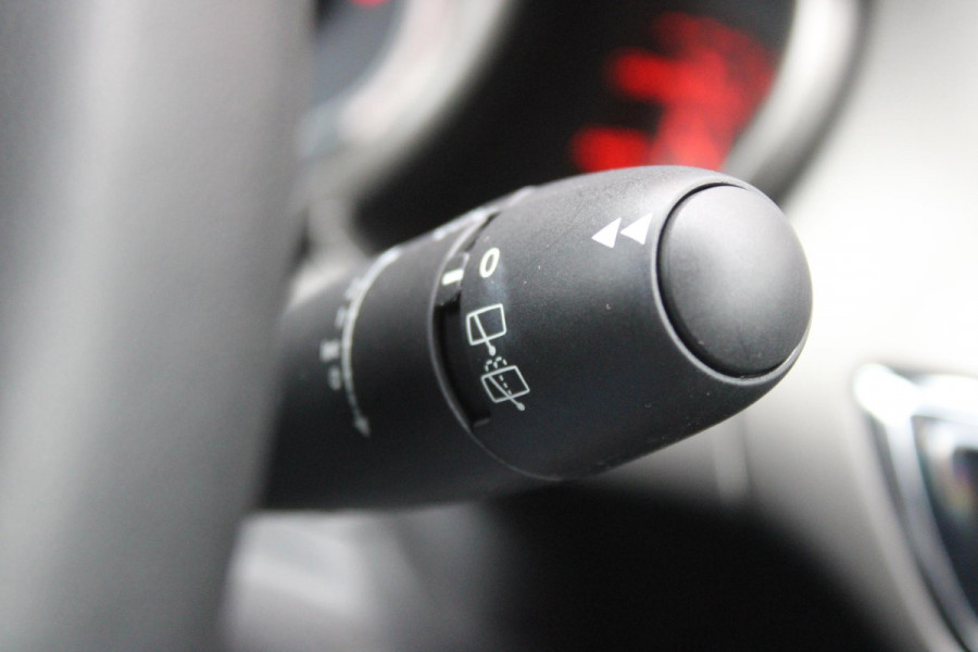 Citroën C3 1.2 82PK AUTOMAAT SELECTION | NAVIGATIE | CLIMATE CONTROL | CRUISE CONTROL | AIRCO | AFNEEMBARE TREKHAAK | UNIEKE KM STAND! |