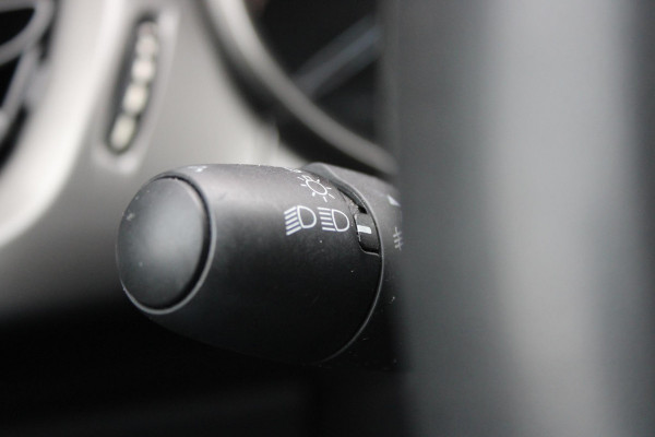 Citroën C3 1.2 82PK AUTOMAAT SELECTION | NAVIGATIE | CLIMATE CONTROL | CRUISE CONTROL | AIRCO | AFNEEMBARE TREKHAAK | UNIEKE KM STAND! |