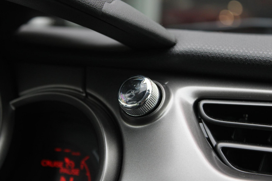 Citroën C3 1.2 82PK AUTOMAAT SELECTION | NAVIGATIE | CLIMATE CONTROL | CRUISE CONTROL | AIRCO | AFNEEMBARE TREKHAAK | UNIEKE KM STAND! |