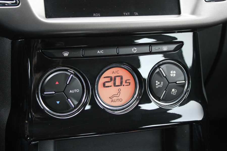 Citroën C3 1.2 82PK AUTOMAAT SELECTION | NAVIGATIE | CLIMATE CONTROL | CRUISE CONTROL | AIRCO | AFNEEMBARE TREKHAAK | UNIEKE KM STAND! |