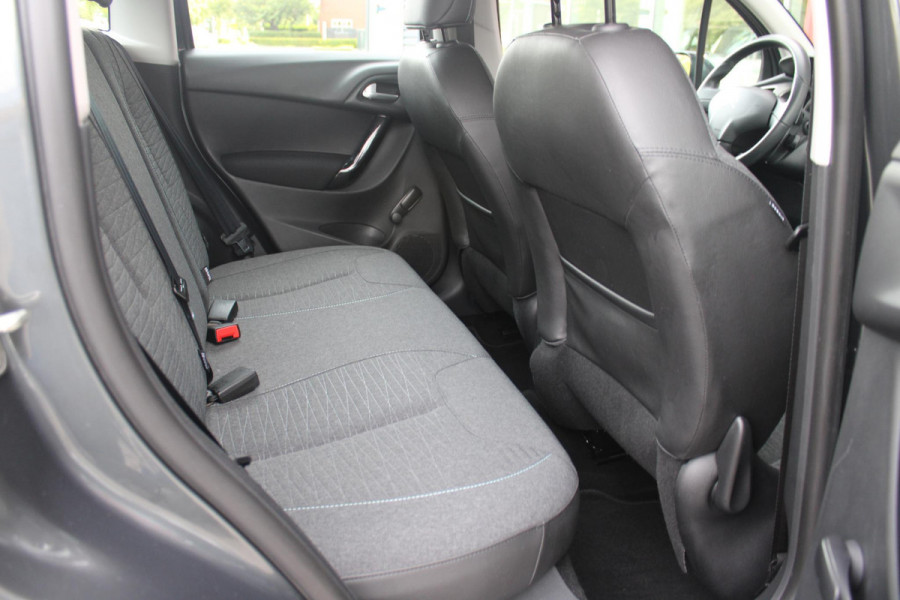 Citroën C3 1.2 82PK AUTOMAAT SELECTION | NAVIGATIE | CLIMATE CONTROL | CRUISE CONTROL | AIRCO | AFNEEMBARE TREKHAAK | UNIEKE KM STAND! |
