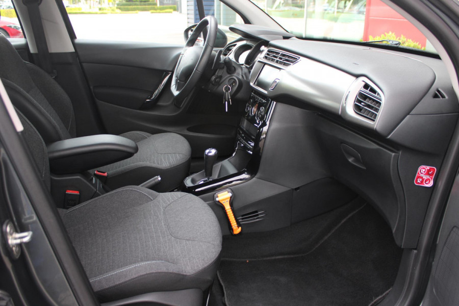Citroën C3 1.2 82PK AUTOMAAT SELECTION | NAVIGATIE | CLIMATE CONTROL | CRUISE CONTROL | AIRCO | AFNEEMBARE TREKHAAK | UNIEKE KM STAND! |