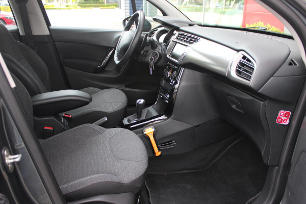 Citroën C3 1.2 82PK AUTOMAAT SELECTION | NAVIGATIE | CLIMATE CONTROL | CRUISE CONTROL | AIRCO | AFNEEMBARE TREKHAAK | UNIEKE KM STAND! |