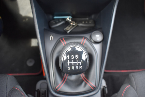 Ford Fiesta 1.0 EcoBoost Hybrid ST-Line / Airco / 17" LM / Carplay / Stoel & Stuurverwarming