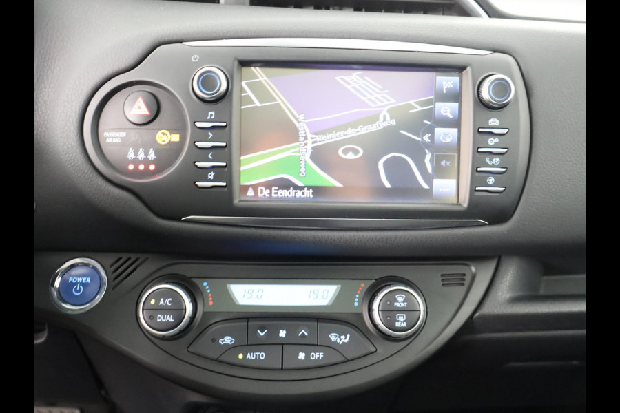 Toyota Yaris 1.5 HYBRID EXCUTIVE LIMITED GARANTIE 9-2028 PANODAK.NAVI.LEDER.ETC ETC