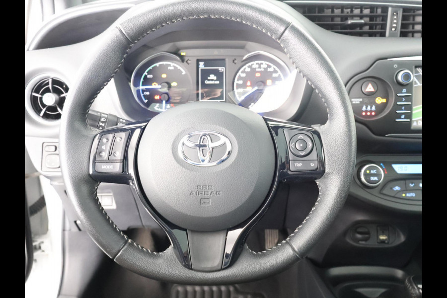 Toyota Yaris 1.5 HYBRID EXCUTIVE LIMITED GARANTIE 9-2028 PANODAK.NAVI.LEDER.ETC ETC