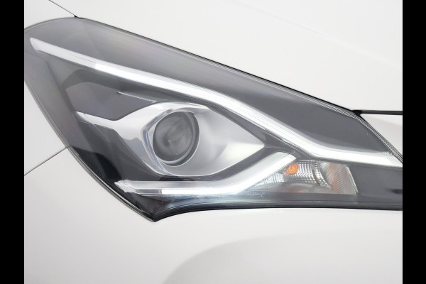 Toyota Yaris 1.5 HYBRID EXCUTIVE LIMITED GARANTIE 9-2028 PANODAK.NAVI.LEDER.ETC ETC