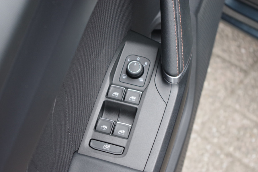 CUPRA Leon Sportstourer 1.4 e-Hybrid 245 PK VZ Adrenaline, Adap. Cruise Control, Sfeerverlichting, Carplay, IClimate
