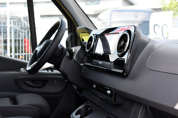 Mercedes-Benz Sprinter 319 1.9 CDI L2H1 AMG Edition Pro Adaptieve Cruise, 360 Camera, Carplay, LED, Clima, 190PK, Multimedia, Stoelverwarming, Uniek!