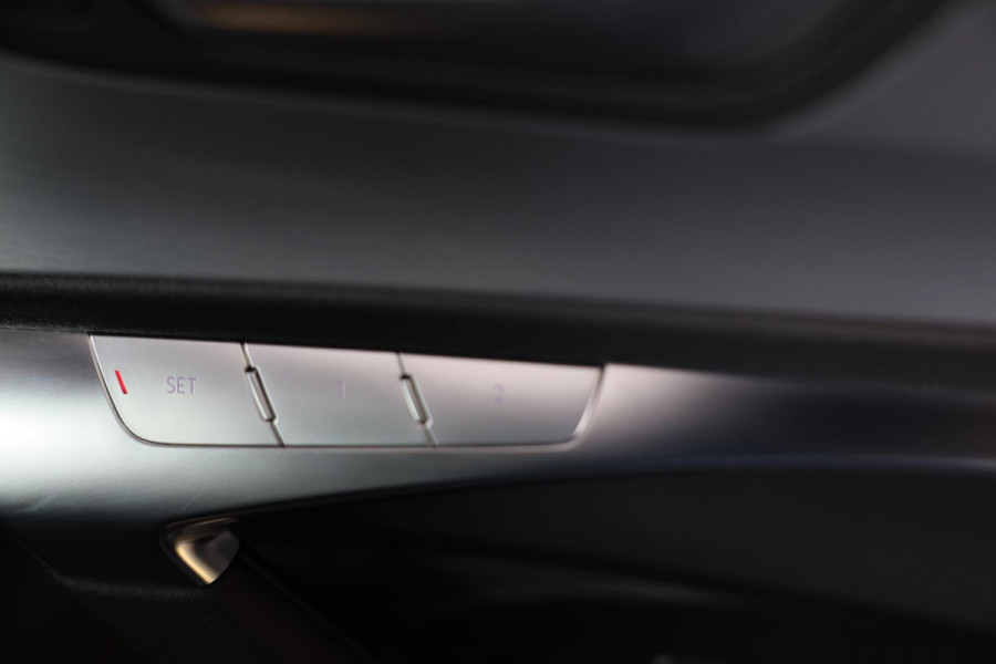 Audi A6 Avant 55 TFSI e Quattro S6 Look / Head Up / Memory / Leder / Elek Stoelen / Acc / F1 / Lane Assist / Open Pano / Pdc / 20