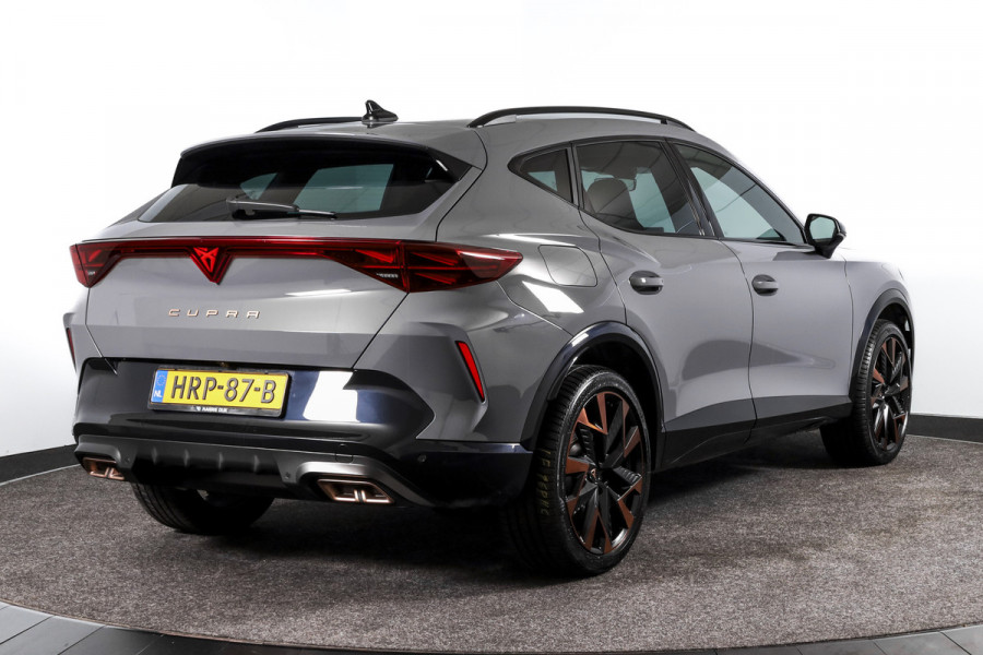 CUPRA Formentor 272 PK e-Hybrid VZ Performance (Nieuw model)  - Automaat | Dig. Cockpit | Adapt. Cruise | Stoel-+Stuurverw. | Elek. stoel met geheugen | PDC | Camera | NAV + App. Connect | ECC | LM 19" Sandstorm Copper |