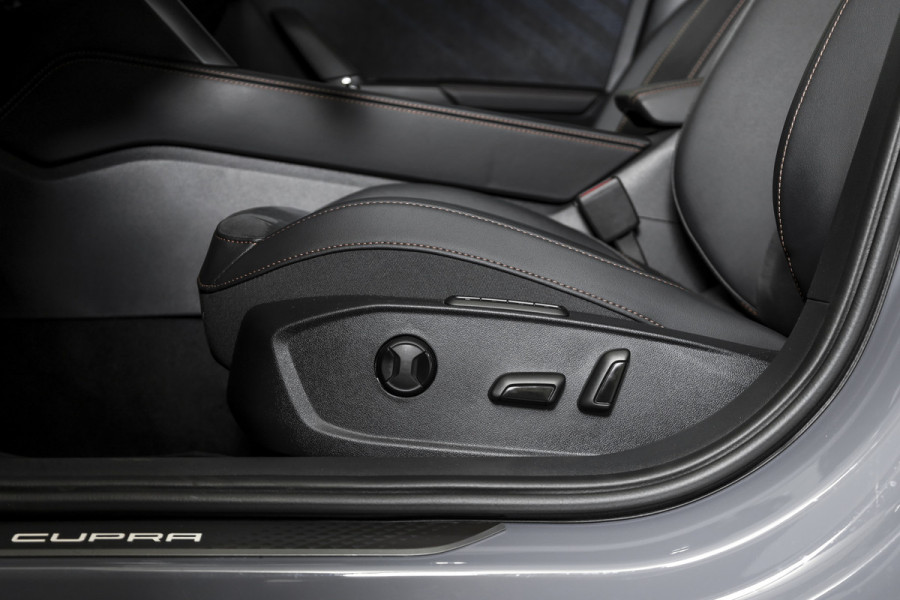 CUPRA Formentor 272 PK e-Hybrid VZ Performance (Nieuw model)  - Automaat | Dig. Cockpit | Adapt. Cruise | Stoel-+Stuurverw. | Elek. stoel met geheugen | PDC | Camera | NAV + App. Connect | ECC | LM 19" Sandstorm Copper |