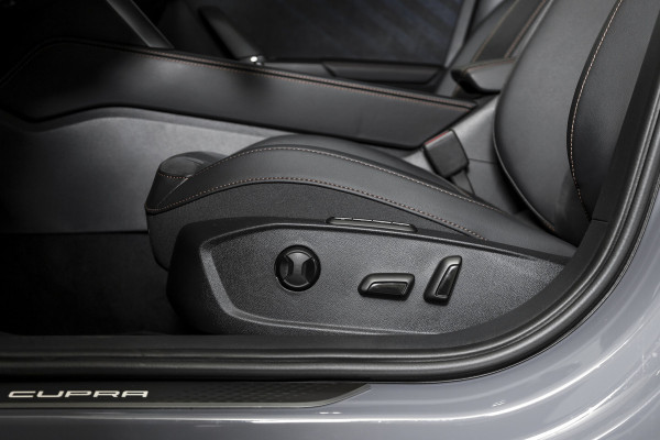 CUPRA Formentor 272 PK e-Hybrid VZ Performance (Nieuw model)  - Automaat | Dig. Cockpit | Adapt. Cruise | Stoel-+Stuurverw. | Elek. stoel met geheugen | PDC | Camera | NAV + App. Connect | ECC | LM 19" Sandstorm Copper |