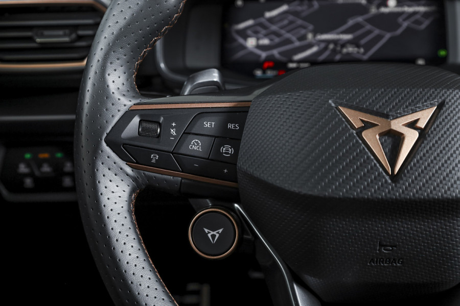 CUPRA Formentor 272 PK e-Hybrid VZ Performance (Nieuw model)  - Automaat | Dig. Cockpit | Adapt. Cruise | Stoel-+Stuurverw. | Elek. stoel met geheugen | PDC | Camera | NAV + App. Connect | ECC | LM 19" Sandstorm Copper |