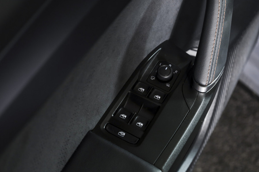 CUPRA Formentor 272 PK e-Hybrid VZ Performance (Nieuw model)  - Automaat | Dig. Cockpit | Adapt. Cruise | Stoel-+Stuurverw. | Elek. stoel met geheugen | PDC | Camera | NAV + App. Connect | ECC | LM 19" Sandstorm Copper |