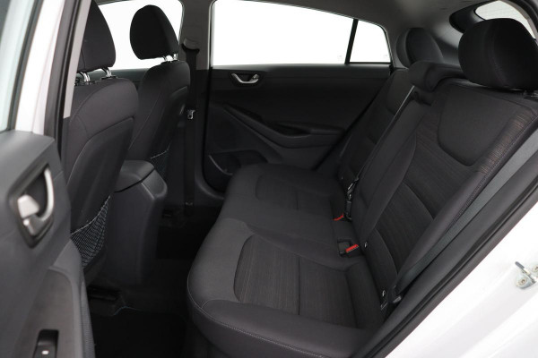 Hyundai IONIQ 1.6 GDi i-Motion | Adaptive cruise | Camera | Climate control | PDC | Bluetooth | DAB | LED