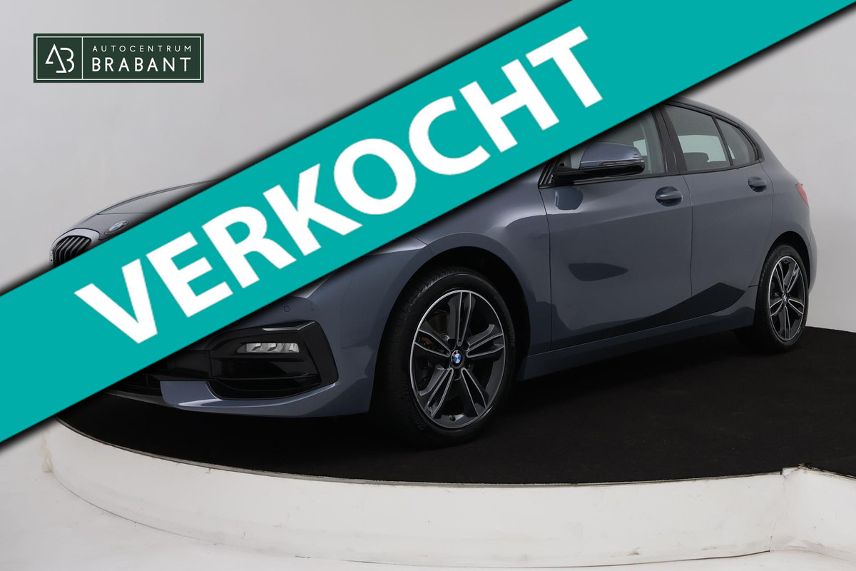 BMW 1-serie 118i Executive Edition Sport Automaat (NAVIGATIE, PARKEERSENSOREN, LED, CARPLAY, SPORTSTOELEN)
