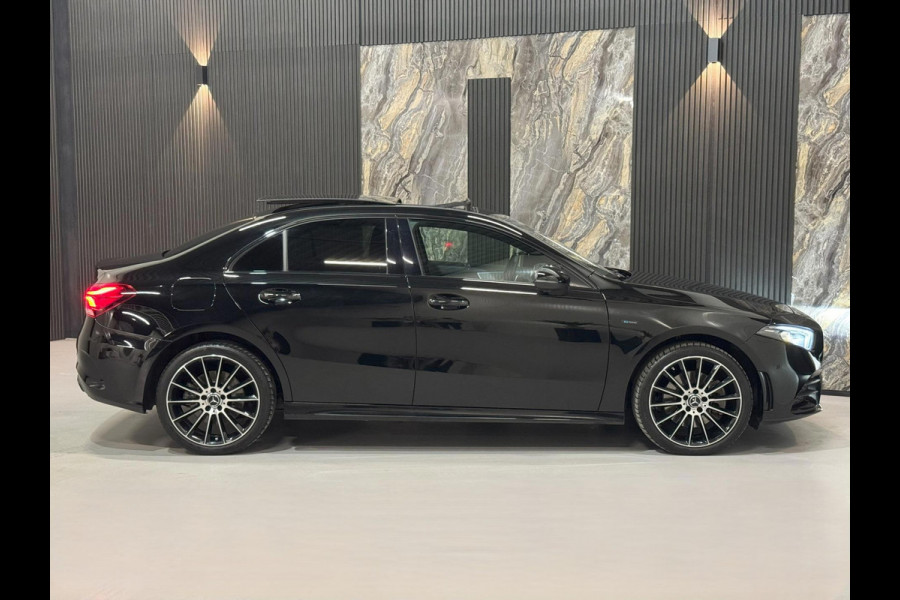 Mercedes-Benz A-Klasse 250e AMG |PANO|SFEER|CAMERA|BOMVOL