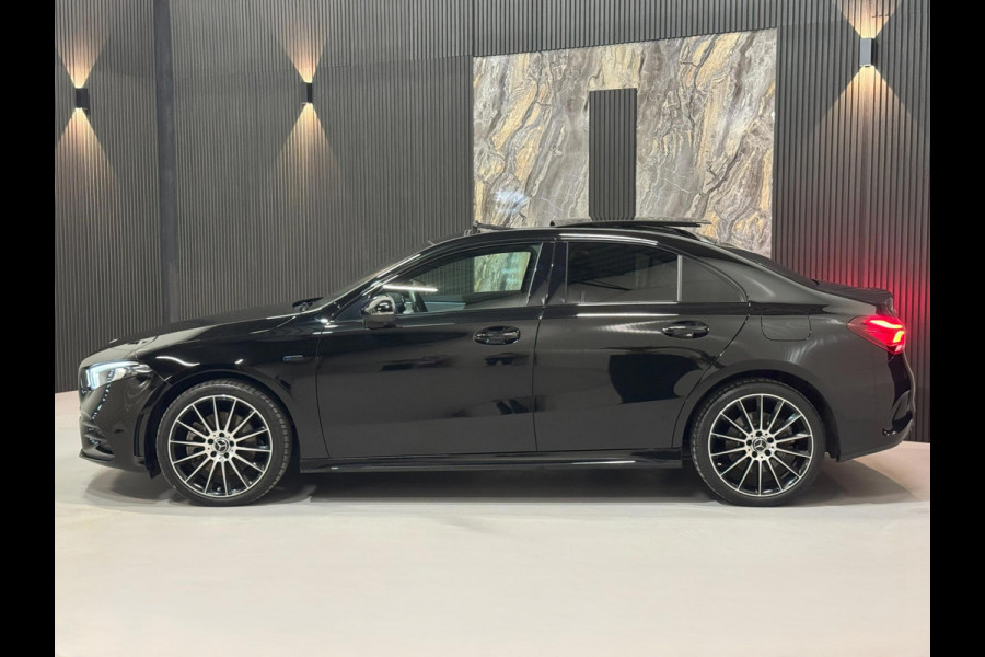 Mercedes-Benz A-Klasse 250e AMG |PANO|SFEER|CAMERA|BOMVOL