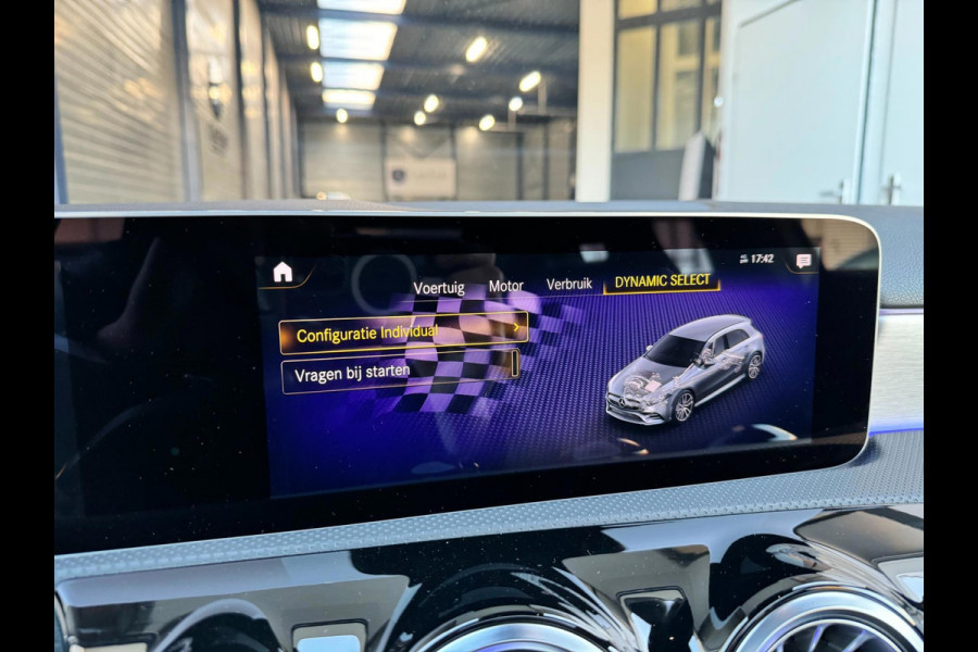 Mercedes-Benz A-Klasse AMG 35 4MATIC 306+PK MULTIBEAM/SFEER/VIRTUAL/PANO/LEER+S.VERWARMING/18"/360 CAM/ACC/ECC/12 MDN GARANTIE!