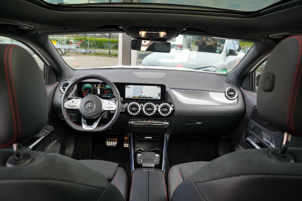Mercedes-Benz GLA 200 AMG Line Panodak Ambient Stoelverw. Camera Cruise