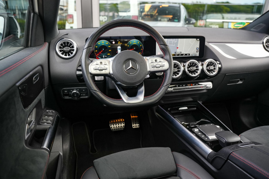 Mercedes-Benz GLA 200 AMG Line Panodak Ambient Stoelverw. Camera Cruise