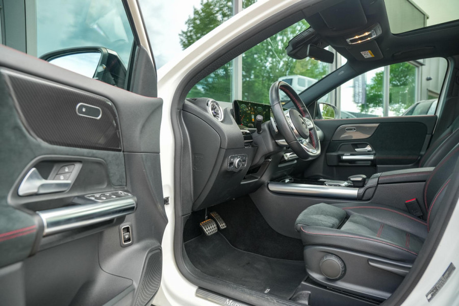 Mercedes-Benz GLA 200 AMG Line Panodak Ambient Stoelverw. Camera Cruise