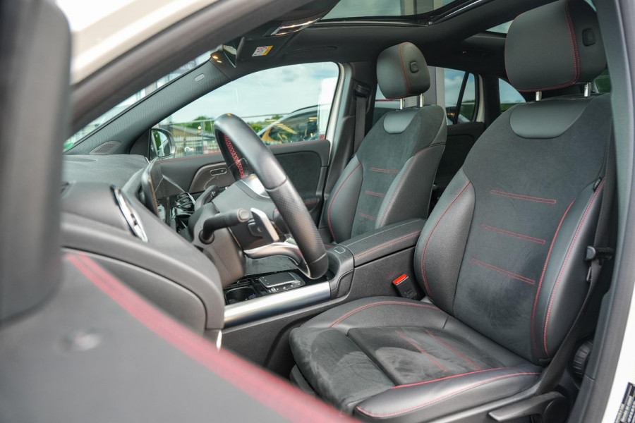Mercedes-Benz GLA 200 AMG Line Panodak Ambient Stoelverw. Camera Cruise