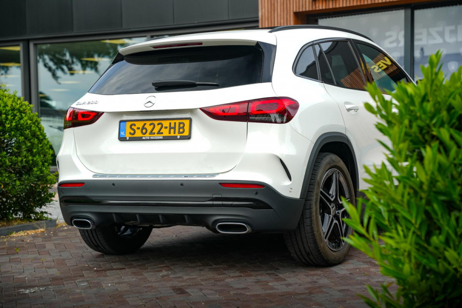 Mercedes-Benz GLA 200 AMG Line Panodak Ambient Stoelverw. Camera Cruise