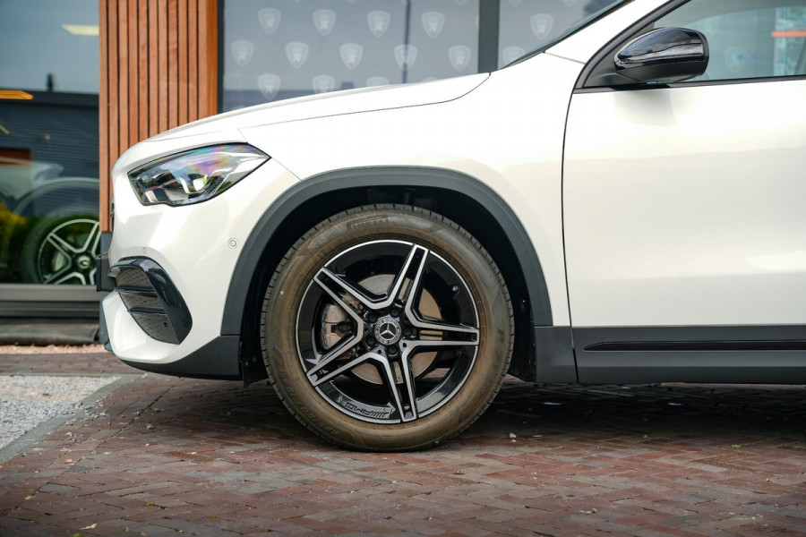 Mercedes-Benz GLA 200 AMG Line Panodak Ambient Stoelverw. Camera Cruise