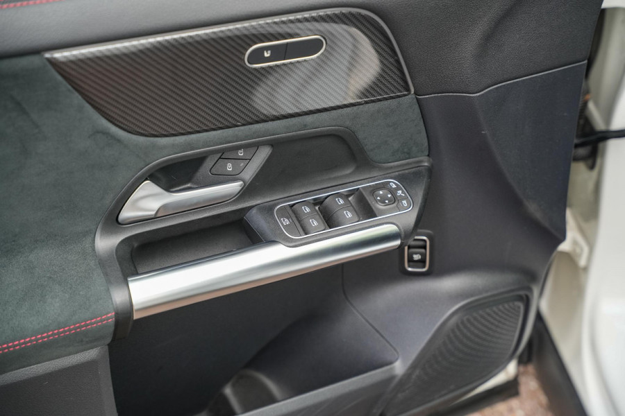 Mercedes-Benz GLA 200 AMG Line Panodak Ambient Stoelverw. Camera Cruise