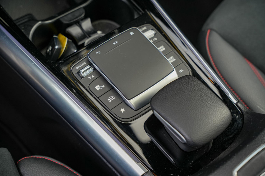 Mercedes-Benz GLA 200 AMG Line Panodak Ambient Stoelverw. Camera Cruise