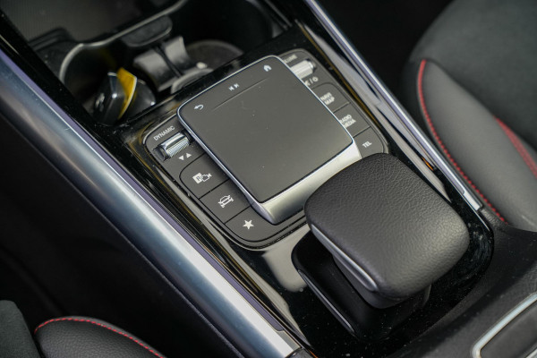 Mercedes-Benz GLA 200 AMG Line Panodak Ambient Stoelverw. Camera Cruise