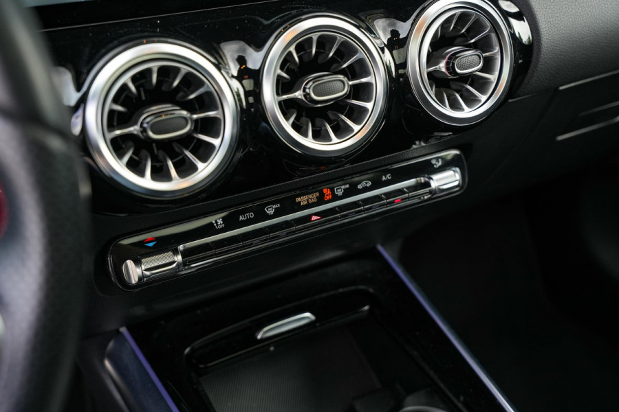 Mercedes-Benz GLA 200 AMG Line Panodak Ambient Stoelverw. Camera Cruise