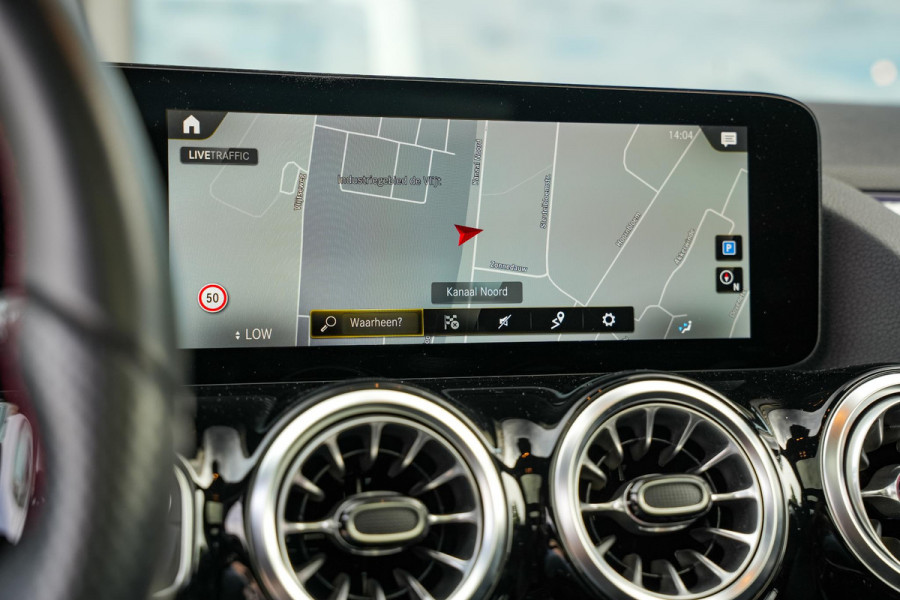 Mercedes-Benz GLA 200 AMG Line Panodak Ambient Stoelverw. Camera Cruise