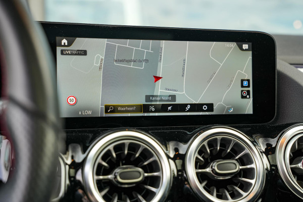 Mercedes-Benz GLA 200 AMG Line Panodak Ambient Stoelverw. Camera Cruise