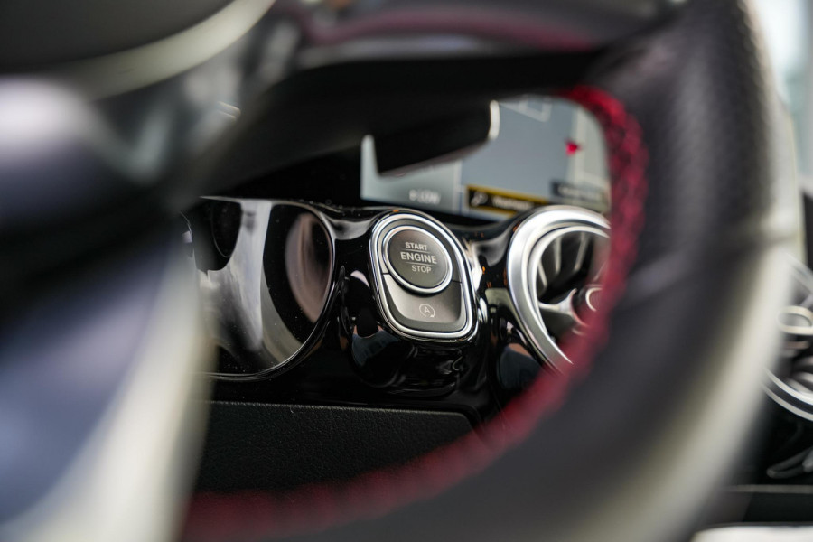 Mercedes-Benz GLA 200 AMG Line Panodak Ambient Stoelverw. Camera Cruise